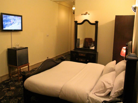 Family Suit (3 Bed)